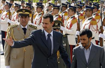 الأسد ونجاد بعد استعراض حرس الشرف في دمشق أمس